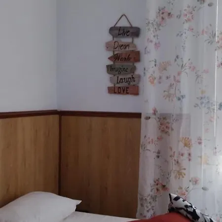 Tati Quarto em Acomodações Particulares *